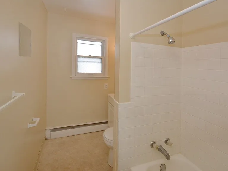 103 Devon Ave #C2 — Photo 12