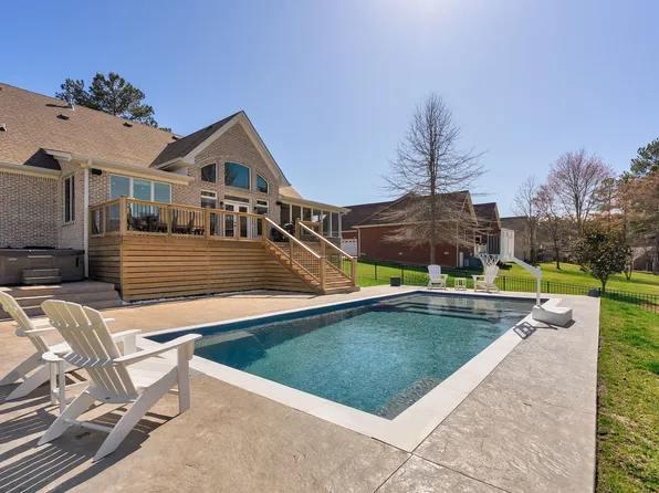 524 Country Club Dr, Dickson, TN 37055