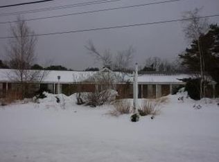 76 North Rd, Hampton Bays, NY 11946