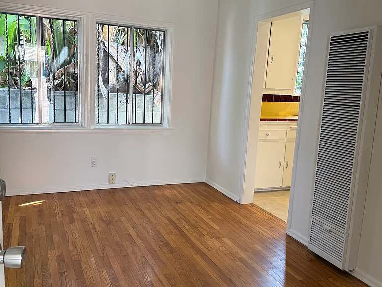 2743 S Mansfield Ave #2743 — Photo 6