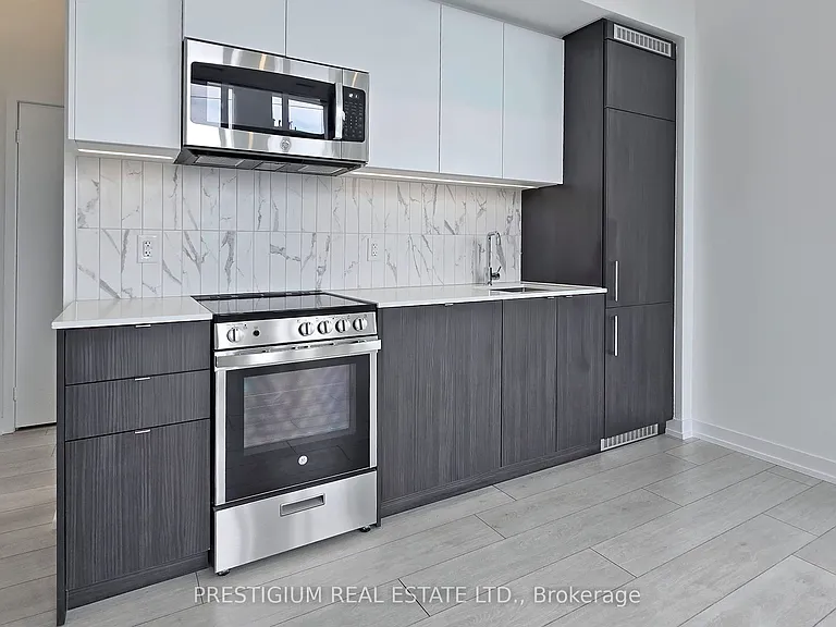 500 Dupont St #208 — Photo 4