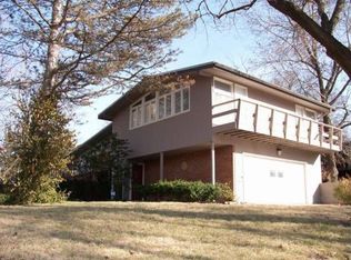 2864 SW Mulvane St, Topeka, KS 66611