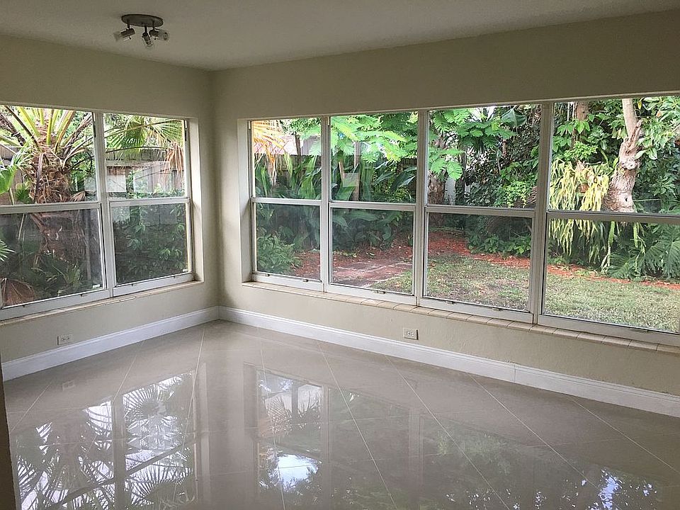 1st image of 4820 NE 4th Ave