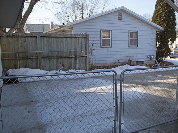 4th image of 729 Calumett Dr