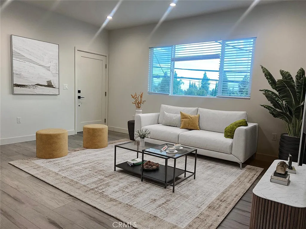 3 bed, 2.5 bath, 1176 sqft, $3,700 — Photo 3