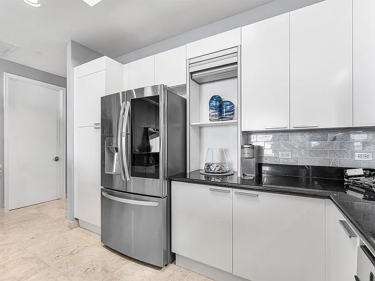 2640 Lake Shore Dr #2215 — Photo 12