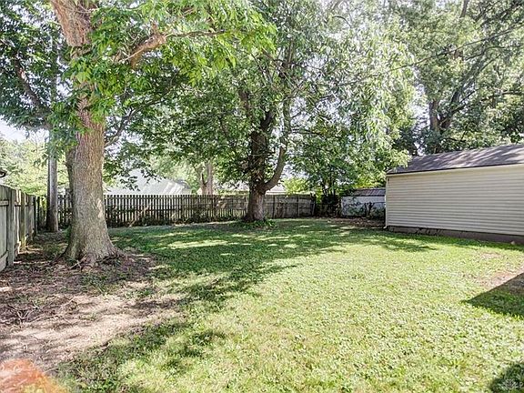 3rd image of 174 Colebrook Dr