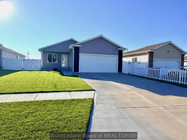 1517 E 5th St, Grand Island, NE 68801