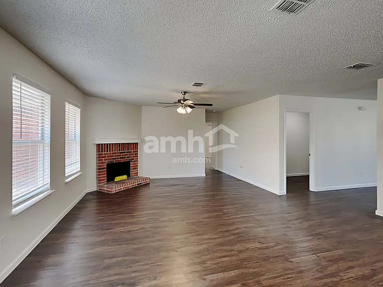 1475 Stewart Dr — Photo 9