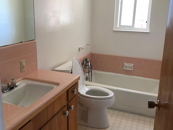 2nd image of 1414 Park St