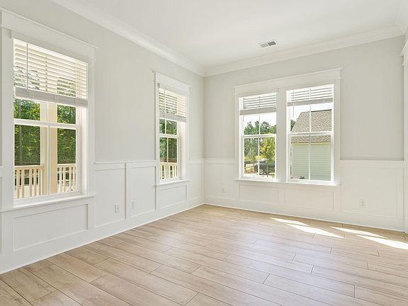 4th image of 3550 Clambank Dr