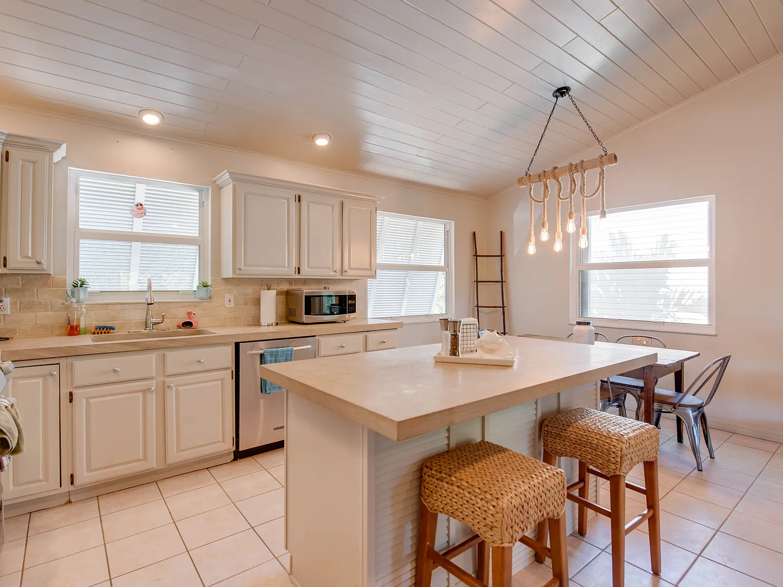 2 bed, 1216 sqft, $5,800 — Photo 4