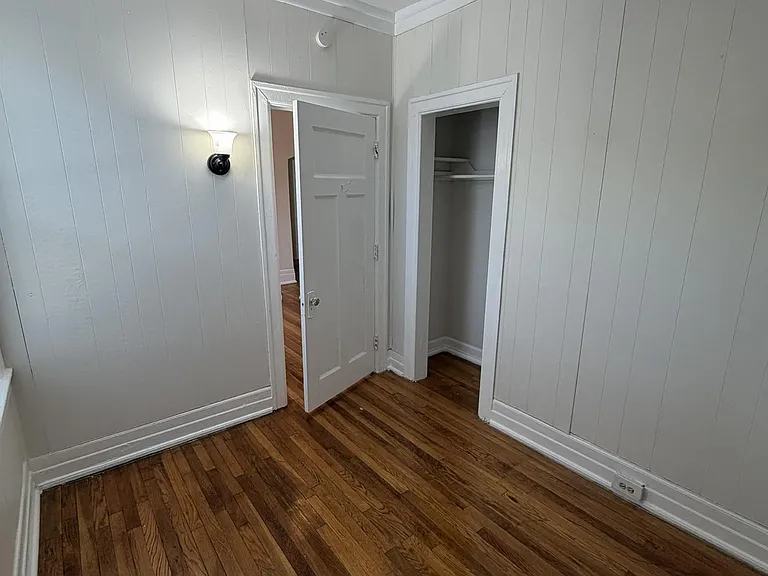 Arts and Crafts Apartments — Photo 8