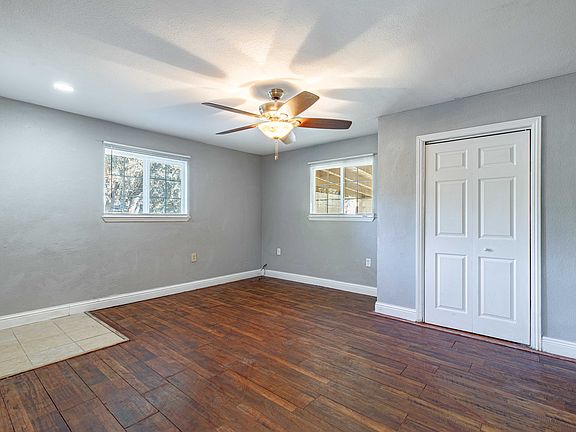 5th image of 3038 Topeka St