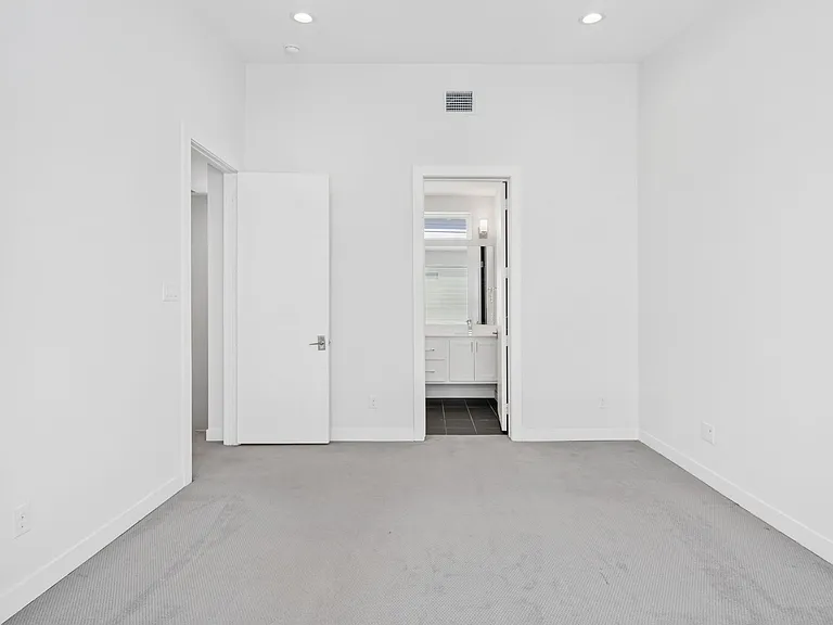 1518 N Carroll Ave — Photo 20