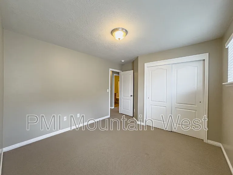 948 Chelsea Ln — Photo 22