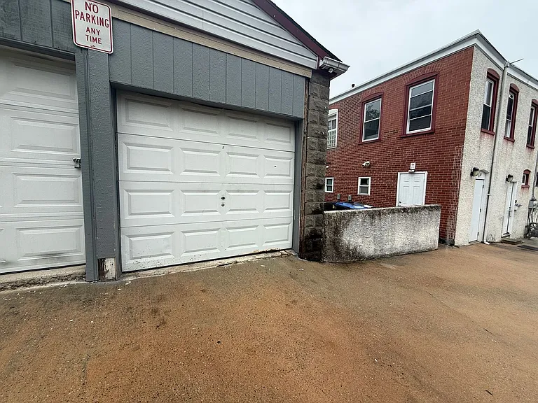 Arch St 1201 — Photo 20