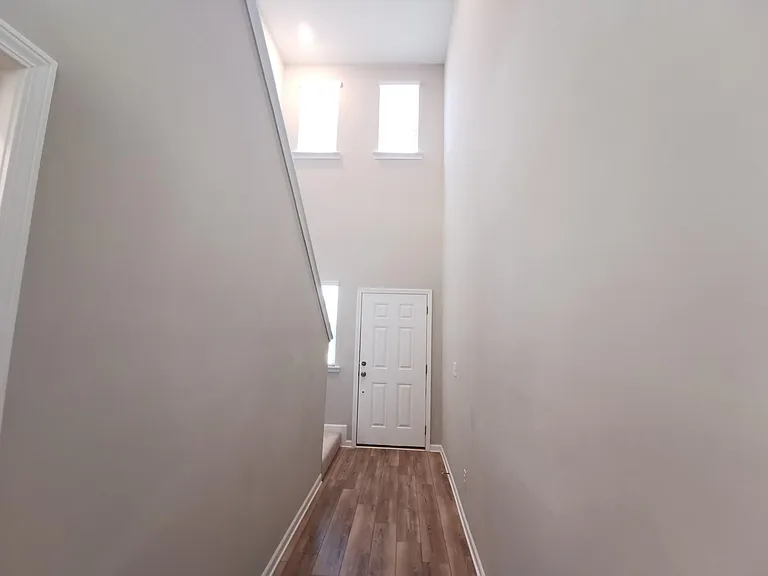 292 Golden Eagle Pkwy — Photo 3
