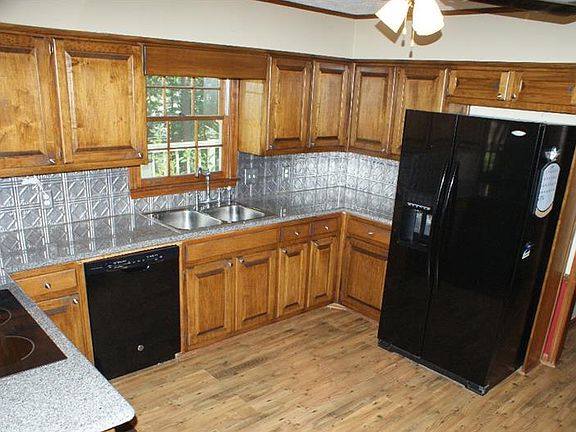 4th image of 3305 Woodsfield Dr NE