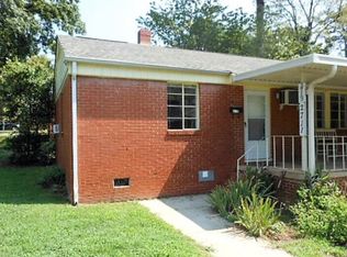 2711 Columbus Cir, Charlotte, NC 28208