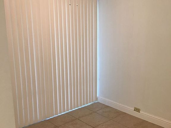5th image of 719 27th St APT 05