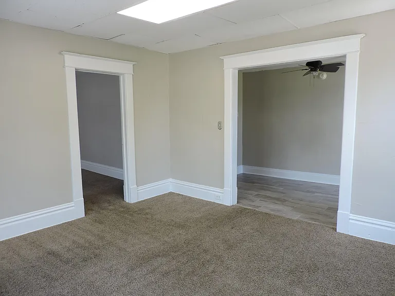 901 Alpine Ave NW — Photo 2