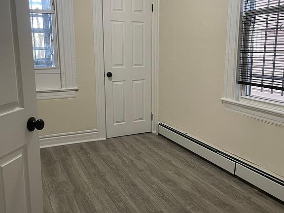 4th image of 303 S 19th St Floor 1