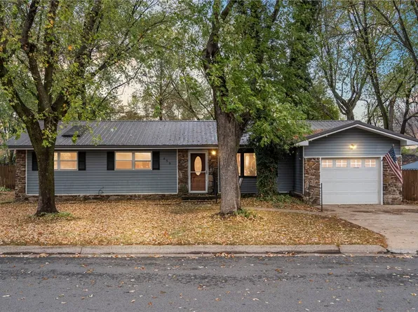 455 Lee Town Dr, Pea Ridge, AR 72751