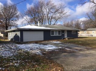 515 N White Ave, Taylorville, IL 62568