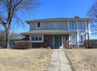 3036 Country Aire Dr, Cedarburg, WI 53012