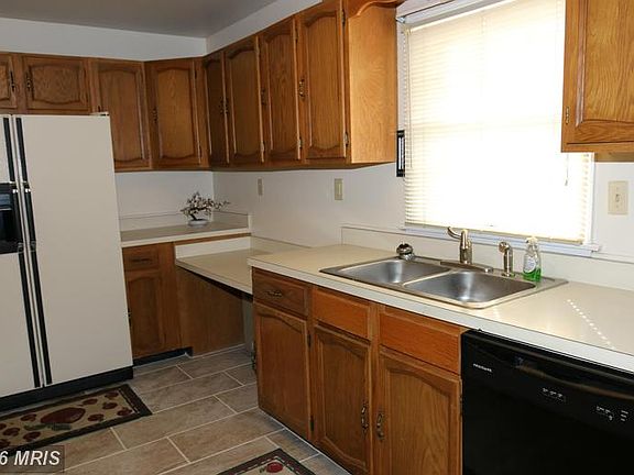 5th image of 279 Richard St