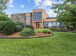 20 Kingston Dr, Oak Brook, IL 60523