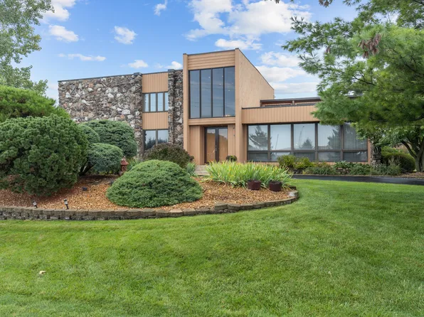20 Kingston Dr, Oak Brook, IL 60523