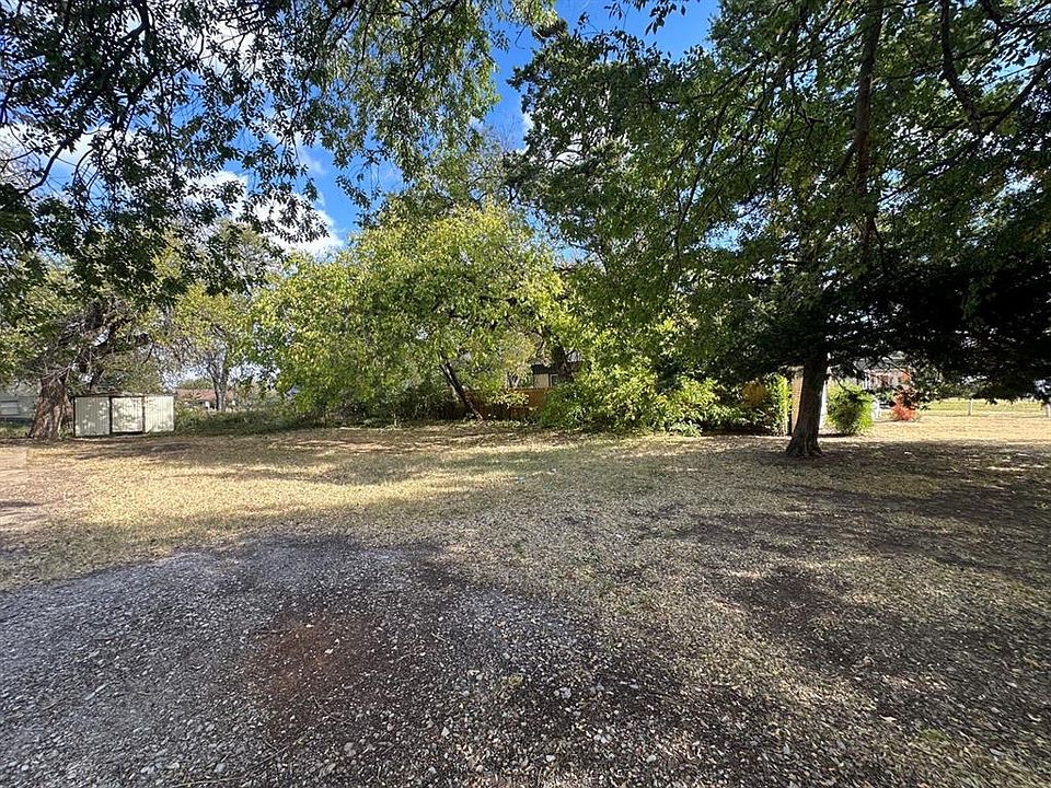 2nd image of NE 17th St Lot 27-28