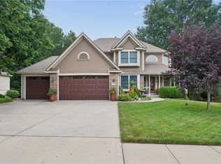 1721 Parkside Dr, Liberty, MO 64068