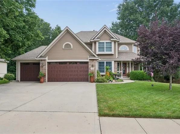 1721 Parkside Dr, Liberty, MO 64068