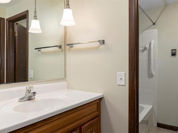 3rd image of 88 Wellington Ct #A