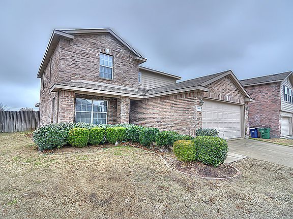 2nd image of 2409 Emerald Ln