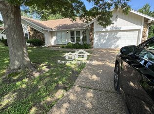 216 Rue Grand Dr, Lake Saint Louis, MO 63367