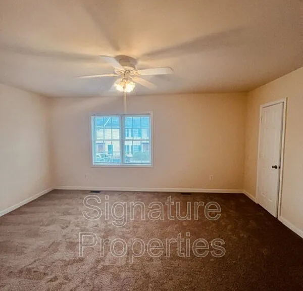 555 Fairfax Ave #G — Photo 12