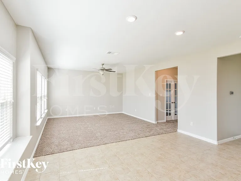 9006 Bowring Park — Photo 2