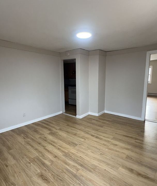 1st image of 99 Main St #10