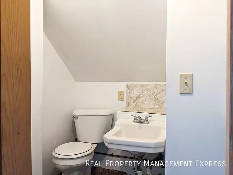 2611 S Duluth Ave — Photo 8