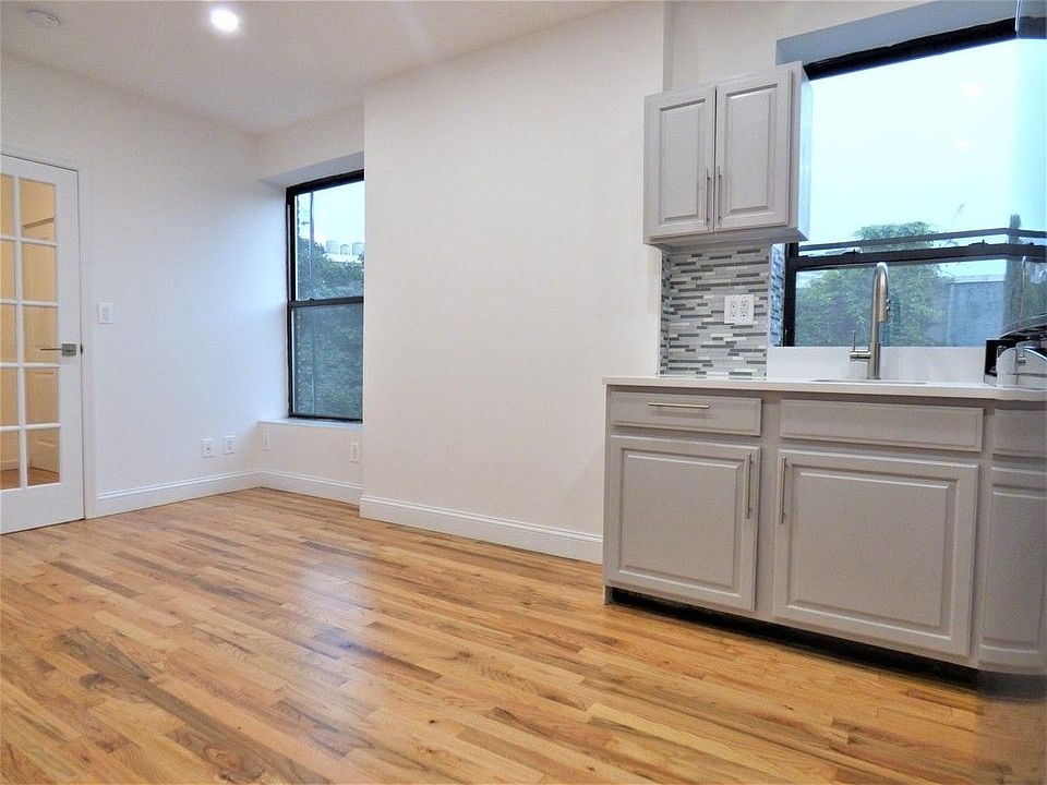 1st image of 28 Leroy St #20
