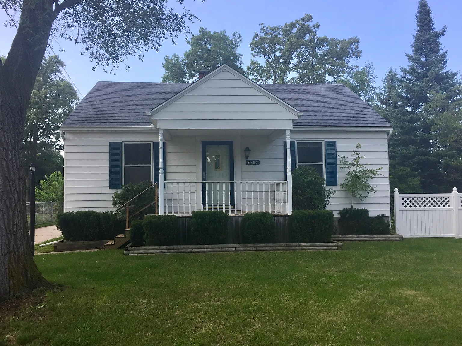 2507 7th St photo 1