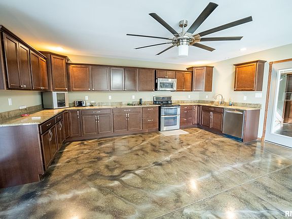 4th image of 19820 Oak Dr