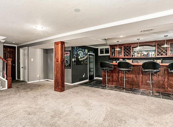 4th image of 6132 Larson Ave
