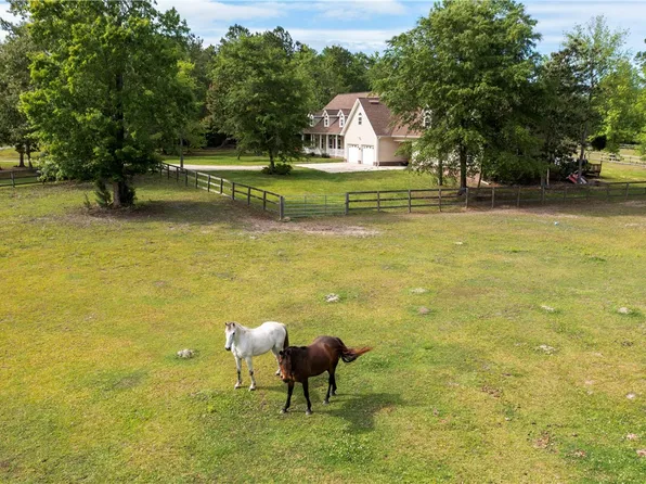 852 Thoroughbred Rd, Woodbine, GA 31569