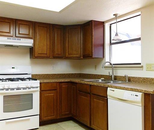 5th image of 216 Flynn Dr