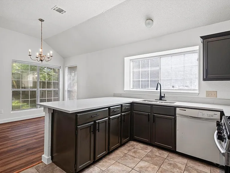 2907 Shotgun Ln — Photo 8
